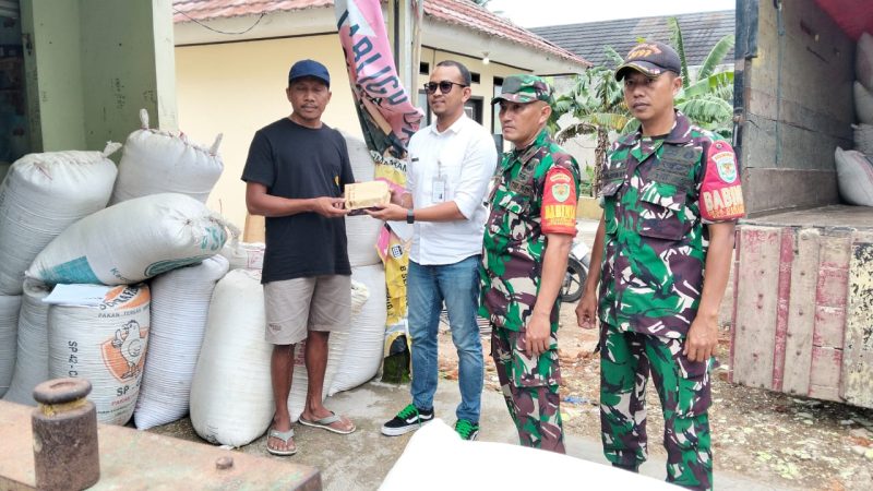 Dalam upaya meningkatkan kesejahteraan petani dan hasil panen, Pasiter Kodim 0611/Garut Lettu Infanteri Jajang Nasiban melakukan pendampingan terhadap petani dalam proses penjualan gabah. Salah satu petani yang mendapat bimbingan adalah Pak Sholeh, anggota Kelompok Tani Sauyunan di Kampung Kiara Dodot, Desa Gandamekar, Kecamatan Kadungora, Garut.
