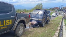 Polres Garut melalui Polsek Pasirwangi mengerahkan mobil Ranger untuk membantu menderek kendaraan yang mogok di jalur tanjakan curam Pasirwangi, yang sering menjadi lokasi rawan kemacetan dan kecelakaan. Kamis (03/04/2025).