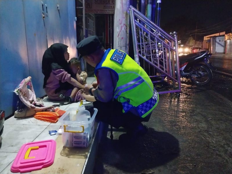 Sebuah kecelakaan lalu lintas terjadi pada hari Rabu, 02 April 2025, sekitar pukul 20.00 WIB di Jalan Otista, Kampung Tanjung, Desa Pasawahan, Kecamatan Tarogong Kaler.