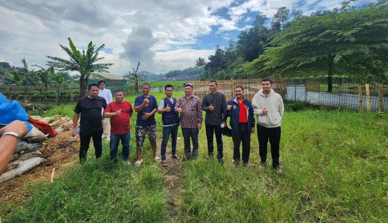 Abdusy Syakur Amin, melakukan pengecekan secara langsung persiapan pembangunan jalan tol yang akan melintasi Kabupaten Garut, tepatnya di Kecamatan Leles, pada Jumat (4/4/2025).