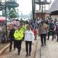Kapolres Garut, AKBP Mochamad Fajar Gemilang melaksanakan inspeksi mendadak (sidak) ke lokasi wisata Situ Bagendit untuk memastikan pengamanan yang optimal bagi para pengunjung, khususnya yang saat ini libur panjang mudik Lebaran, sebagai bagian dari upaya kepolisian untuk memberikan rasa aman dan nyaman kepada masyarakat yang berkunjung ke lokasi wisata tersebut. Sabtu (05/04/2025).