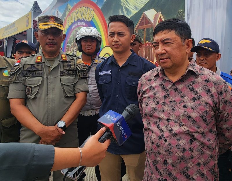 Bupati Garut, Abdusy Syakur Amin, meninjau langsung kondisi lalu lintas Arus Balik Idulfitri 1446 Hijriah di Pos Pengamanan (Pam) Kadungora, Kabupaten Garut, Jum'at (4/4/2025).