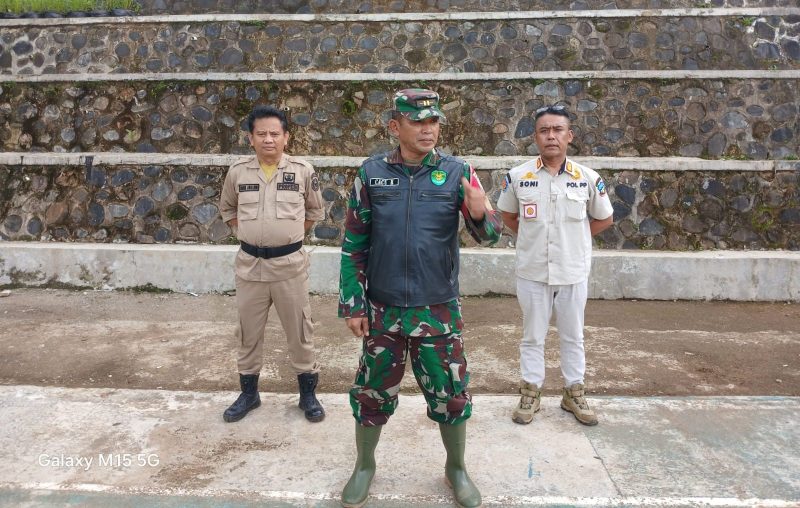 Pemerintah Kecamatan Pamulihan menggelar Apel Siaga Gabungan di Lapangan Desa Linggarjati, Kecamatan Pamulihan, Kabupaten Garut, Minggu (6/4/2025).