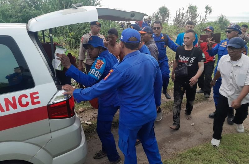 Sebuah insiden laka laut terjadi di Pantai Karang Papak, Desa Cikelet, Kecamatan Cikelet, pada hari Minggu (6/4) sekitar pukul 11.30 WIB.