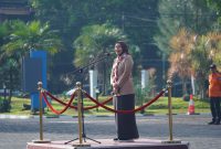 Wakil Bupati Garut, Putri Karlina, pimpin Apel Gabungan yang dilaksanakan di Lapangan Sekretariat Daerah (Setda) Garut, Jalan Pembangunan, Kecamatan Tarogong Kidul, Kabupaten Garut, Senin (14/4/2025). 