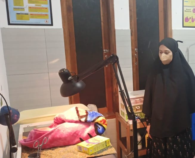 Seorang saksi bernama Sukmanda mendengar suara tangisan bayi di Kampung Sukamerang, Desa Sukamerang, Kecamatan Kersamanah, Kabupaten Garut. Selasa malam, 15 April 2025, sekitar pukul 22.44 WIB.