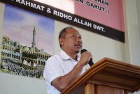 Staf Ahli Bupati Garut, Maskut Farid, meresmikan travel haji dan umroh Manasik Haji Umroh (MHU) Cabang Garut, Rabu (16/4/2025). 
