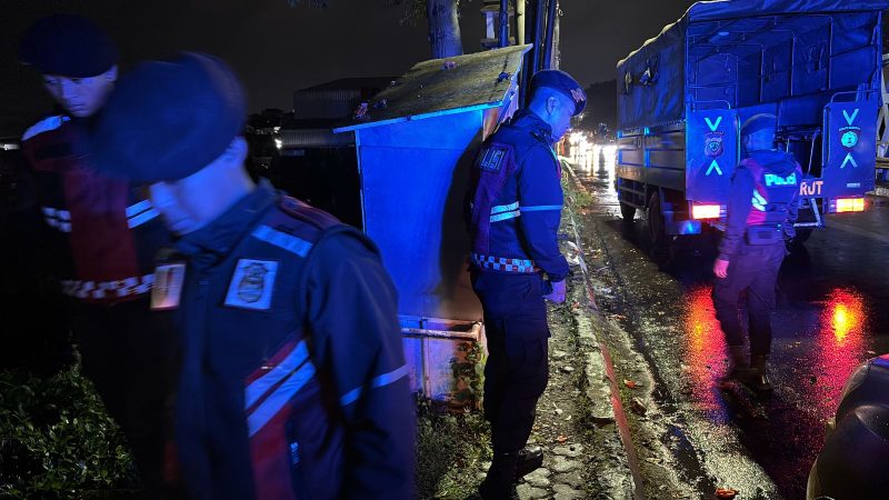 Polres Garut laksanakan kegiatan KRYD (Kegiatan Rutin Yang Ditingkatkan) dalam rangka menjaga situasi kondusif di wilayah Kabupaten Garut.