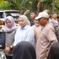 Wakil Bupati Garut, Putri Karlina, meninjau langsung lokasi penanganan tumpukan sampah yang sempat viral di media sosial, tepatnya di belakang SMA 26 Garut, Desa Tegalpanjang, Kecamatan Sucinaraja, beberapa waktu lalu.