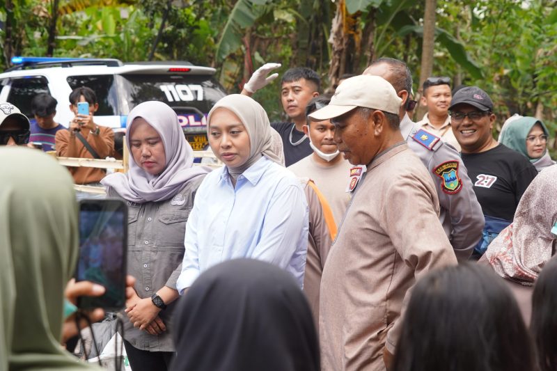 Wakil Bupati Garut, Putri Karlina, meninjau langsung lokasi penanganan tumpukan sampah yang sempat viral di media sosial, tepatnya di belakang SMA 26 Garut, Desa Tegalpanjang, Kecamatan Sucinaraja, beberapa waktu lalu.
