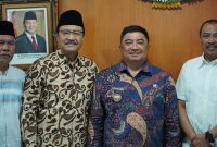 Bupati Garut, Abdusy Syakur Amin, didampingi Kepala Badan Perencanaan Pembangunan Daerah (Bappeda) Kabupaten Garut, Didit Fajar Putradi, dan Kepala Dinas Sosial (Dinsos) Kabupaten Garut, Aji Sukarmaji, melakukan kunjungan kerja ke Kantor Kementerian Sosial (Kemensos) Republik Indonesia, yang berlokasi di Jakarta, Selasa (22/4/2025).