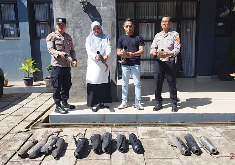 Dalam rangka menciptakan ketertiban dan kenyamanan berlalu lintas di wilayah hukum Polsek Tarogong Kidul, jajaran Polsek Tarogong Kidul menggelar penindakan terhadap kendaraan bermotor yang menggunakan knalpot tidak standar di lingkungan Sekolah Menengah Atas Negeri (SMAN) 15 Tarogong Kidul, Rabu (23/10/2025).