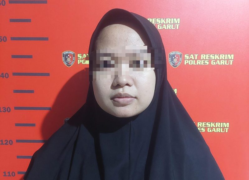 Polres Garut melalui Unit II Tindak Pidana Korupsi (Tipidkor) Sat Reskrim Polres Garut telah melakukan penahanan terhadap seorang perempuan berinisial R, atas dugaan tindak pidana penipuan dan/atau penggelapan yang berkedok arisan online. Jumat (25/04/2025).