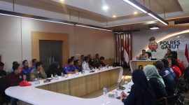 Kapolres Garut AKBP Mochamad Fajar Gemilang, S.I.K., M.H., M.I.K., bersama pimpinan serikat buruh dan pekerja se-Kabupaten Garut tengah dilaksanakan silaturahmi dan halal bihalal. Sabtu (26/4/2025).