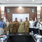 Wakil Bupati Garut, Putri Karlina, melakukan kunjungan kerja ke kantor Bank Perkreditan Rakyat (BPR) Garut yang berlokasi di Jl. Ahmad Yani, Kecamatan Garut Kota, Kabupaten Garut, pada Senin (28/4/2025). 