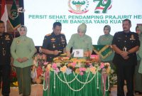 Dalam suasana penuh kebersamaan dan rasa syukur, Pangdam III/Siliwangi Mayjen TNI Dadang Arif Abdurahman, S.E., M.Si., CHRMP., bersama Ketua Persit Kartika Chandra Kirana Daerah III/Siliwangi, Ny. Leni Dadang Arif A, menggelar acara syukuran dalam rangka Hari Ulang Tahun ke-79 Persit Kartika Chandra Kirana (KCK) Tahun 2025 bertempat di Graha Manggala Siliwangi, Jln. Aceh No. 66, Kota Bandung, Rabu (30/4/2025).