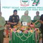 Dalam suasana penuh kebersamaan dan rasa syukur, Pangdam III/Siliwangi Mayjen TNI Dadang Arif Abdurahman, S.E., M.Si., CHRMP., bersama Ketua Persit Kartika Chandra Kirana Daerah III/Siliwangi, Ny. Leni Dadang Arif A, menggelar acara syukuran dalam rangka Hari Ulang Tahun ke-79 Persit Kartika Chandra Kirana (KCK) Tahun 2025 bertempat di Graha Manggala Siliwangi, Jln. Aceh No. 66, Kota Bandung, Rabu (30/4/2025).