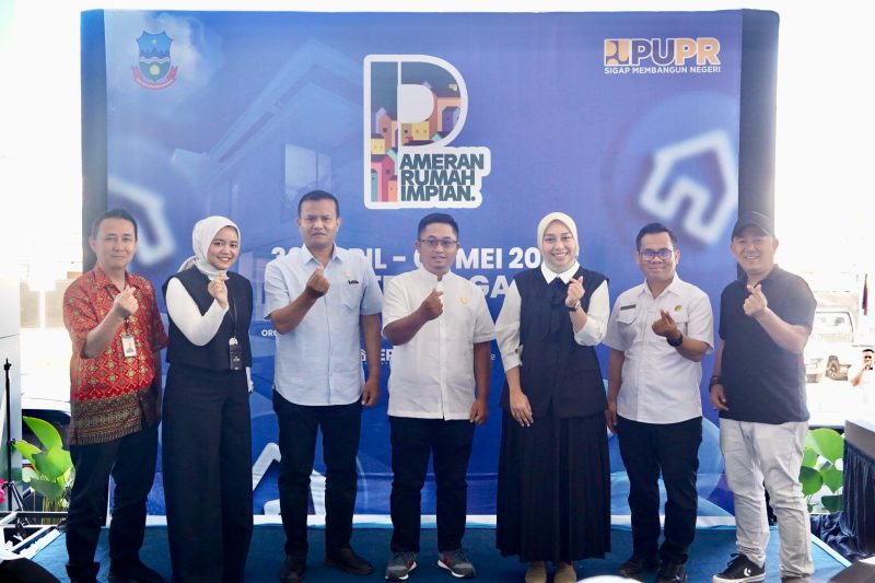 Wakil Bupati Garut, Putri Karlina, secara resmi membuka acara pameran Rumah Impian Vol. 3 yang bertempat di Mitra 10 Garut, Jalan Ahmad Yani Timur, Kecamatan Karangpawitan, Kabupaten Garut, Rabu (30/4/2025). 