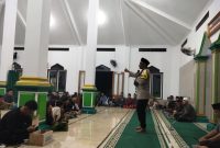 Kapolsek Pameungpeuk Iptu Bangbang Sudarsono menghadiri kegiatan Pengajian Bulanan yang diselenggarakan oleh Pemdes Jatimulya di Masjid Jami Al-Miftah, Kampung Cidahon, Desa Jatimulya, Kecamatan Pameungpeuk, Kabupaten Garut. Jumat (02/05/2025).
