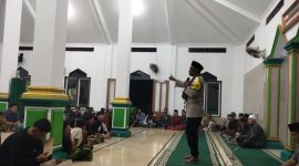 Kapolsek Pameungpeuk Iptu Bangbang Sudarsono menghadiri kegiatan Pengajian Bulanan yang diselenggarakan oleh Pemdes Jatimulya di Masjid Jami Al-Miftah, Kampung Cidahon, Desa Jatimulya, Kecamatan Pameungpeuk, Kabupaten Garut. Jumat (02/05/2025).