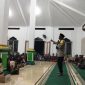 Kapolsek Pameungpeuk Iptu Bangbang Sudarsono menghadiri kegiatan Pengajian Bulanan yang diselenggarakan oleh Pemdes Jatimulya di Masjid Jami Al-Miftah, Kampung Cidahon, Desa Jatimulya, Kecamatan Pameungpeuk, Kabupaten Garut. Jumat (02/05/2025).