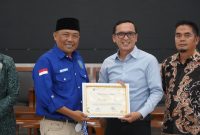 Forum Komunikasi Rukun Warga Garut (FKRWG) menyelenggarakan kegiatan Deklarasi dan Silaturahmi yang berlangsung di Gedung Pendopo, Kecamatan Garut Kota, Kabupaten Garut, Minggu (4/5/2025).