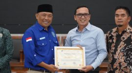 Forum Komunikasi Rukun Warga Garut (FKRWG) menyelenggarakan kegiatan Deklarasi dan Silaturahmi yang berlangsung di Gedung Pendopo, Kecamatan Garut Kota, Kabupaten Garut, Minggu (4/5/2025).