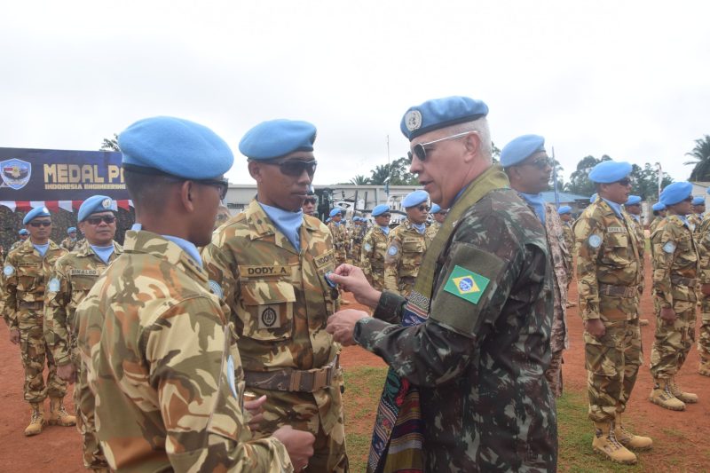 Suasana haru dan penuh kebanggaan mewarnai Upacara Medal Parade di Beni, Republik Demokratik Kongo, ketika Satgas Kizi TNI Kontingen Garuda XX-U Monusco yang dipimpin oleh Letkol Czi Dili Eko Setyawan, S.Ak., M.Han., menerima Medali Kehormatan PBB atas kontribusi luar biasa mereka dalam misi perdamaian, Sabtu (03/05/2025).
