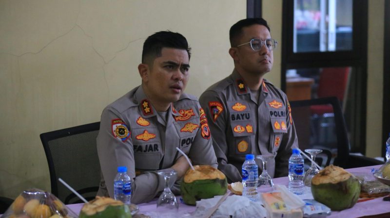 Kapolres Garut AKBP Mochamad Fajar Gemilang didampingin Wakapolres Garut dan jajaran Pejabat Utama Polres Garut melaksanakan kunjungan kerja ke wilayah selatan Kabupaten Garut, tepatnya di Polsek Talegong dan Polsek Cisewu, Selasa (06/05/2025).
