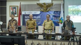 Sekretaris Daerah Kabupaten Garut, Nurdin Yana, memberikan arahan sekaligus membuka kegiatan sosialisasi Peta Rencana Sistem Pemerintahan Berbasis Elektronik (SPBE) Kabupaten Garut.