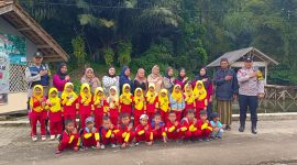 Bhabinkamtibmas Polsek Pasirwangi, Aipda Reza Yudha dan Aipda Cepi Saepuloh, Spd, melaksanakan kegiatan pendampingan dalam rangka bakti sosial bertajuk 