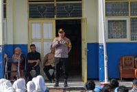 Polsek Samarang menggelar kegiatan pembinaan moral dan mental siswa menuju Garut Hebat di SMPN 1 Samarang. Kamis (08/05/2025).