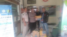 Bertempat di Klinik Wira Pratama Polres Garut, Sie Dokes Polres Garut menunjukkan kepedulian sosial dengan memberikan bantuan sembako kepada anak yatim asuhan YPI Al Usman Sucinaraja. Bantuan ini merupakan wujud nyata kepedulian Polri terhadap masyarakat, khususnya anak-anak yatim yang membutuhkan. Jumat (9/5/2025).