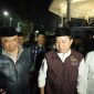 Bupati Garut, Abdusy Syakur, mendampingi Direktur Jenderal Penyelenggaraan Haji dan Umrah (Dirjen PHU) Kementerian Agama Republik Indonesia, Hilman Latief, melepas 435 jemaah haji dan 7 orang petugas haji dari Kloter 22 Kabupaten Garut yang berlangsung di Halaman Gedung Pendopo, Kecamatan Garut Kota, Kabupaten Garut, Sabtu malam (10/5/2025).