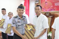 Dalam rangka memperingati Hari Raya Waisak 2569 BE/2025, Lembaga Pemasyarakatan (Lapas) Kelas IIB Garut memberikan remisi khusus kepada lima orang narapidana beragama Buddha. Pemberian remisi ini dilaksanakan dalam sebuah acara yang digelar di Aula Lapas Garut pada Senin (12/5/2025).