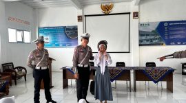 Unit Lantas Polsek Kadungora melaksanakan kegiatan dalam rangka Pendidikan Masyarakat (Dikmas) Lalu Lintas di Sekolah SMK Teknologi Mandiri Kadungora. Selasa (20/05/2025).