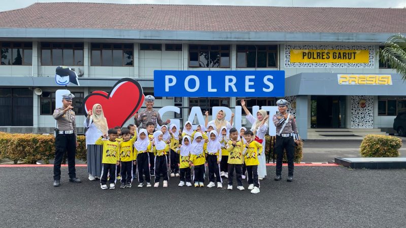Sat Lantas Polres Garut berikan edukasi keselamatan dengan TK Al Irsyad