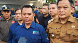 Pemerintah Kabupaten Garut melaksanakan penertiban di sepanjang Jalan Merdeka dan Guntur Sari, bertempat di Jalan Merdeka, Kecamatan Tarogong Kidul, Kabupaten Garut, pada Senin (19/5/2025).