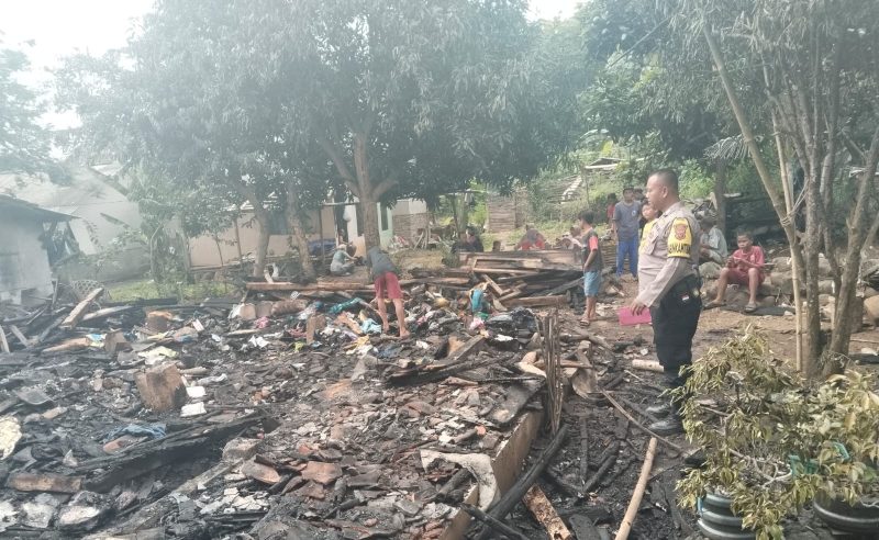 Rumah seorang nelayan di Cibalong terbakar