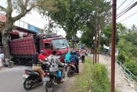 Truk toronton amblas di jalur garut-wanaraja
