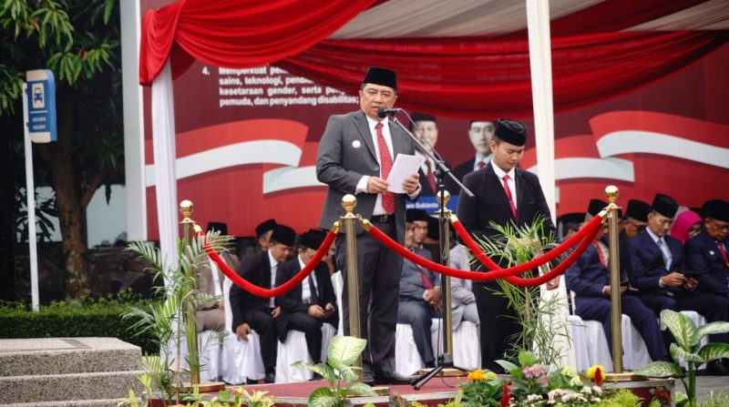Bupati Garut Abdusy Syakur Amin saat pimpin upacara hari lahir pancasila