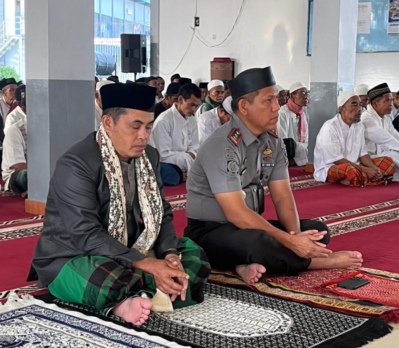 Kalapas Garut Rusdedy saat sholat Idul Adha 1446 H