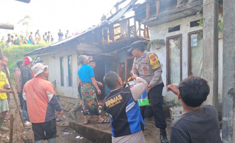 Kebakaran rumah di Desa Karyamekar Pasirwangi