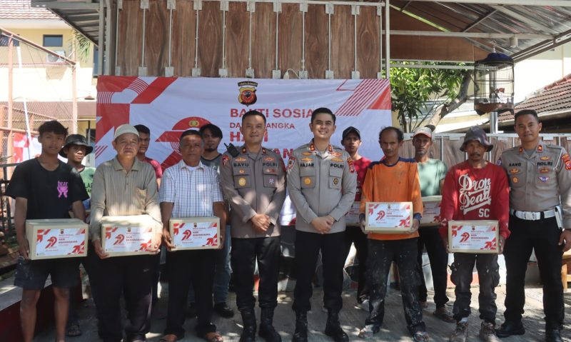 Kapolres Garut dan jajaran bagikan puluhan paket sembako