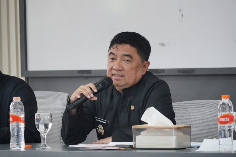 Bupati Garut Syakur Amin