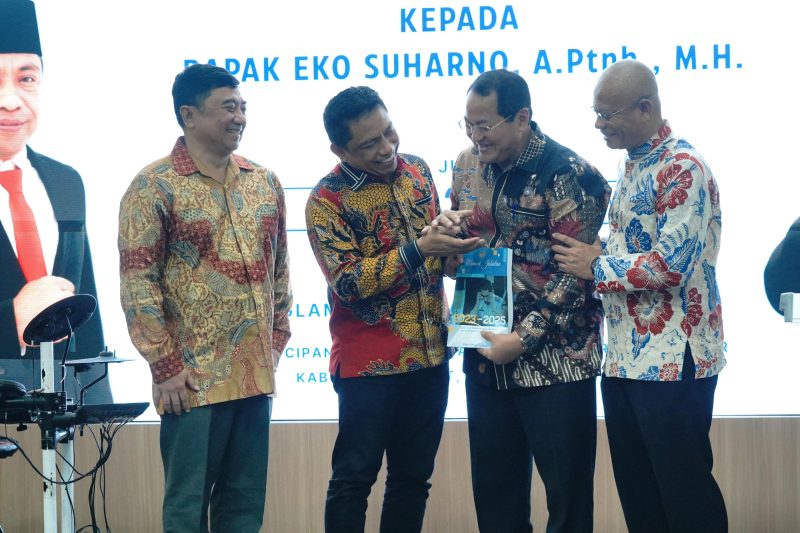 Foto: Abdusy Syakur hadiri pisah sambut Kepala Kantor Pertanahan Garut