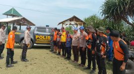 Foto: Pencarian wisatawan yang tengelam