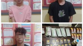 Aksi cepat jajaran Polsek Singajaya membuahkan hasil signifikan setelah berhasil mengamankan tiga orang pemuda yang diduga terlibat dalam kasus percobaan pencurian sepeda motor dan peredaran obat-obatan terlarang di wilayah Kecamatan Singajaya dan Peundeuy, Kabupaten Garut.