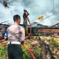 Peristiwa kebakaran melanda sebuah kandang ayam berukuran 9 x 30 meter di Kampung Sawah Lega RT 01 RW 01, Desa Putrajawa, Kecamatan Selaawi, Kabupaten Garut, pada Minggu (20/7/2025) sekitar pukul 09.00 WIB.