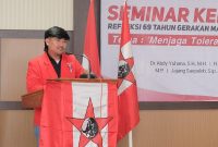 Dewan Pimpinan Cabang Gerakan Mahasiswa Nasional Indonesia (DPC GMNI) Garut menyampaikan duka cita mendalam atas tragedi yang terjadi dalam acara pesta rakyat pernikahan Wakil Bupati Garut yang digelar beberapa hari lalu. Peristiwa ini menyebabkan tiga orang meninggal dunia dan puluhan lainnya mengalami luka-luka akibat insiden desak-desakan massa dalam acara yang seharusnya menjadi ajang kebahagiaan bersama. Senin (21/7/2025).